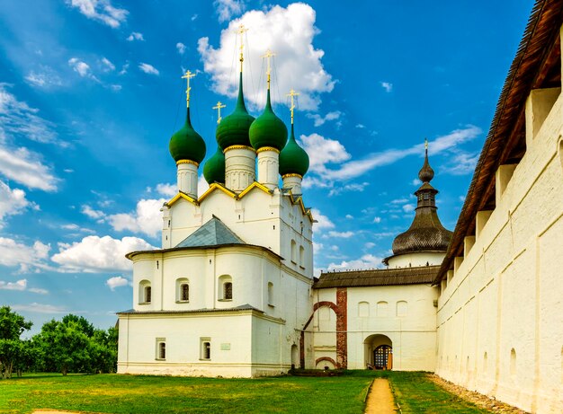 Chiesa nel Giardino Metropolitano dietro la parete principale del Cremlino di Rostov il Grande