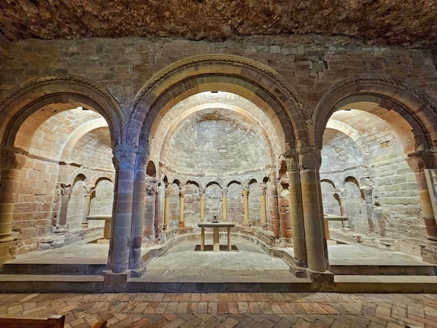 Chiesa romanica del monastero di San Juan de la Pena a Huesca