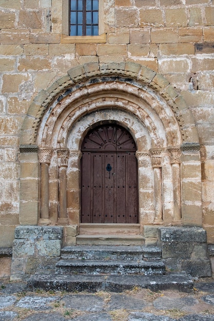 Chiesa romanica di San Pedro a Ruijas de Valderredible - Cantabria.