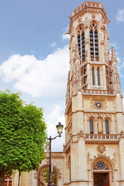 Chiesa Saint-Germain-l'Auxerrois vicino al Louvre. Parigi, Francia.