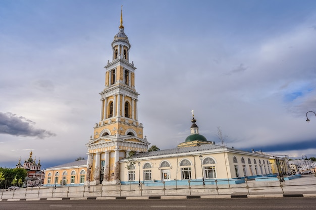 Chiesa teologica nella città di Kolomna, cappella alta della chiesa contro il cielo