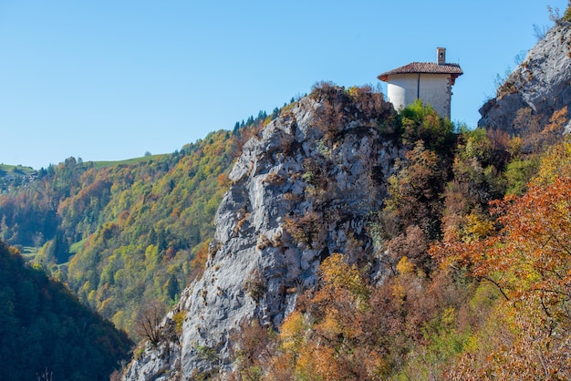 Chiesa votiva costruita sulla rupe