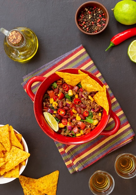 Chili con carne con patatine nachos. Cibo messicano. Cucina nazionale.