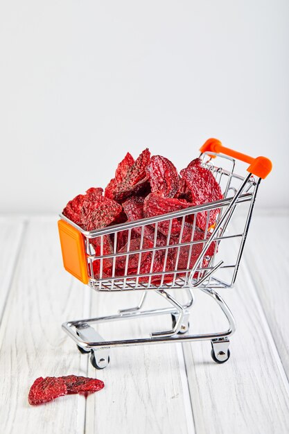 Chip di beetrott secchi nel carrello