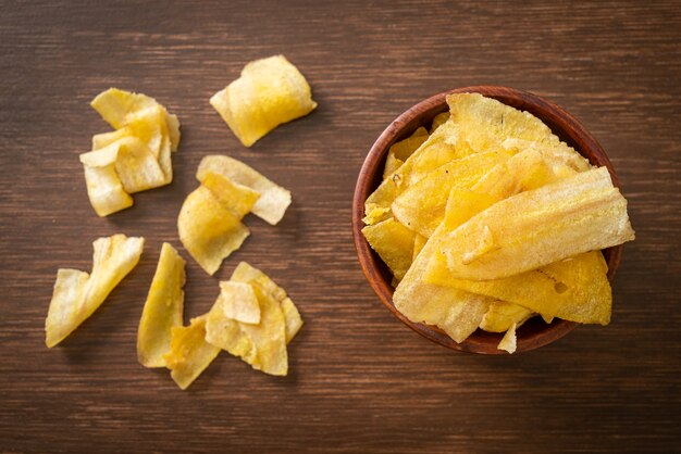 Chips di banana croccante - banana affettata fritta o al forno