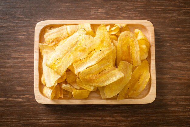 Chips di banana croccante - banana affettata fritta o al forno