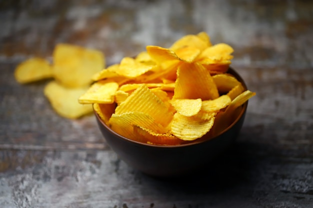 Chips di formaggio giallo.