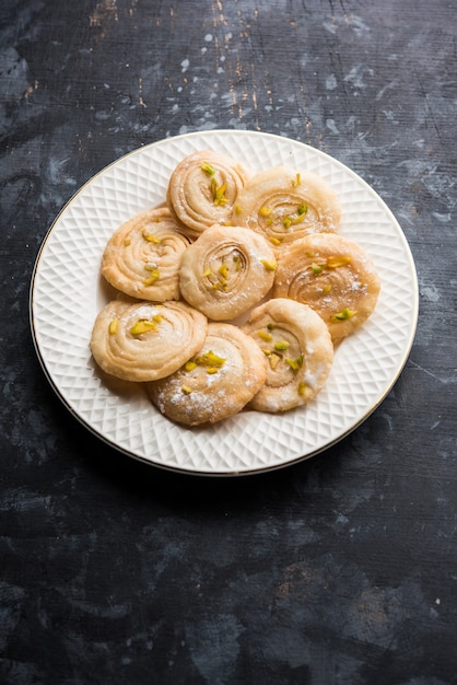 Chirote o Chiroti è un piatto dolce del Karnataka e del Maharashtra. Servito in un piatto come dessert in occasione di feste o matrimoni. Messa a fuoco selettiva