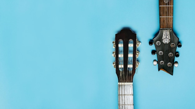 Chitarra su sfondo blu