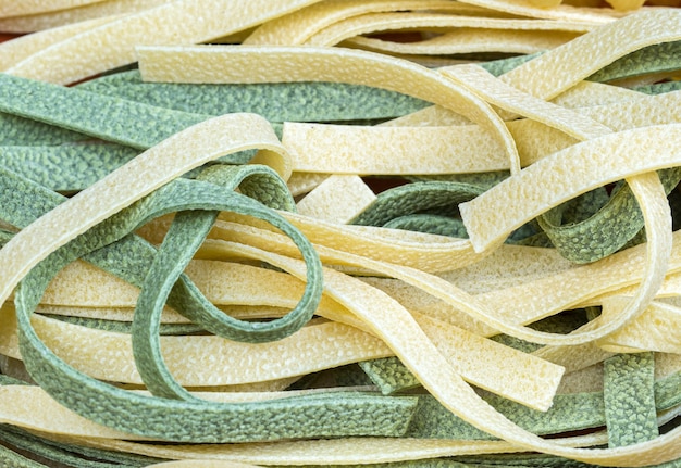 Chiuda in su decorativo della pasta colorata italiana.