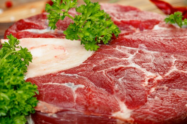 Chiuda in su della bistecca cruda fresca dell'occhio di costola, carne premio