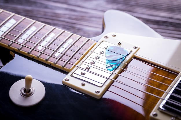 Chiuda in su della chitarra di musica