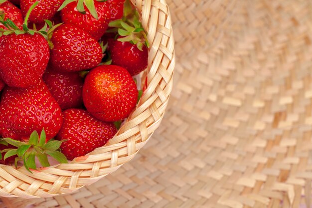 Chiuda in su della frutta matura fresca della fragola