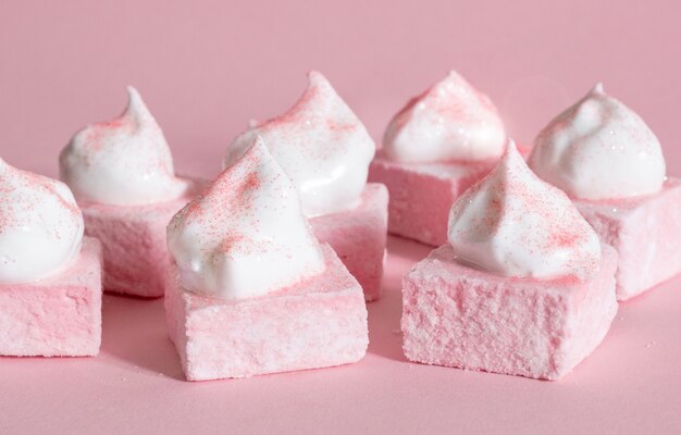 Chiuda in su marshmallow rosa dolce