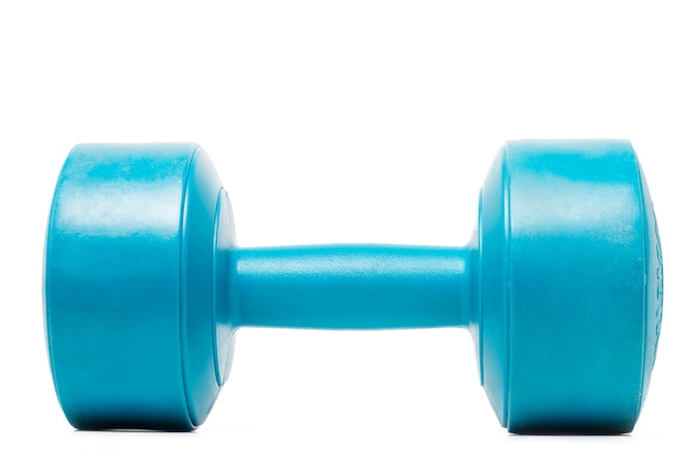 Chiuda sulla vista del dumbbell di forma fisica isolata su una priorità bassa bianca.