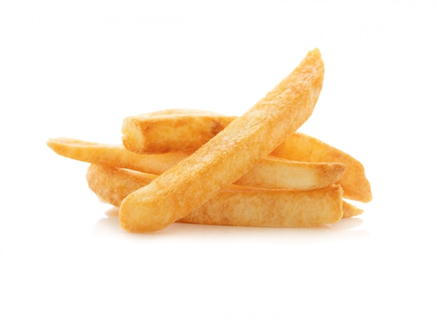 Chiuda sulle patate fritte su bianco