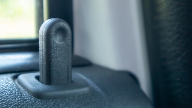 Chiudere il pulsante di blocco della porta interna del veicolo. Pulsante di blocco della porta all'interno del primo piano interno dell'auto.