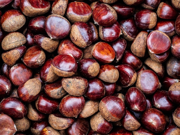 chiudere le castagne per la vendita sul mercato