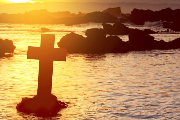 Christian Cross sulla spiaggia