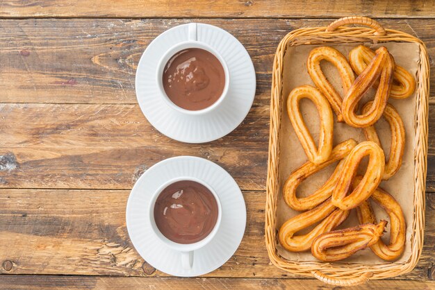 Churros con la tipica colazione dolce al cioccolato