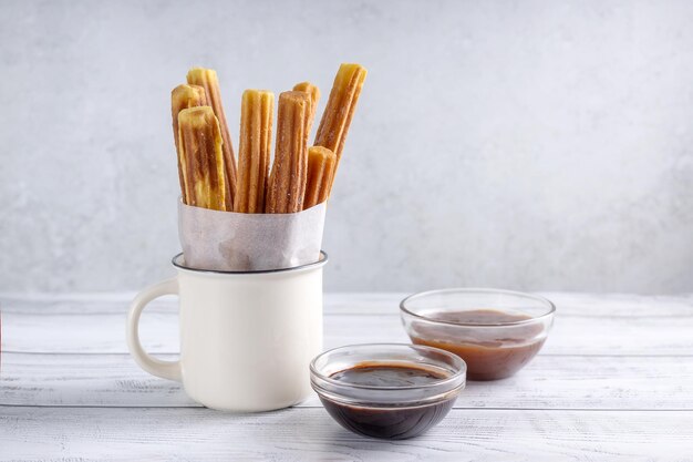 Churros e cioccolato fuso e caramello