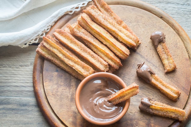 Churros - famoso dessert spagnolo con salsa al cioccolato