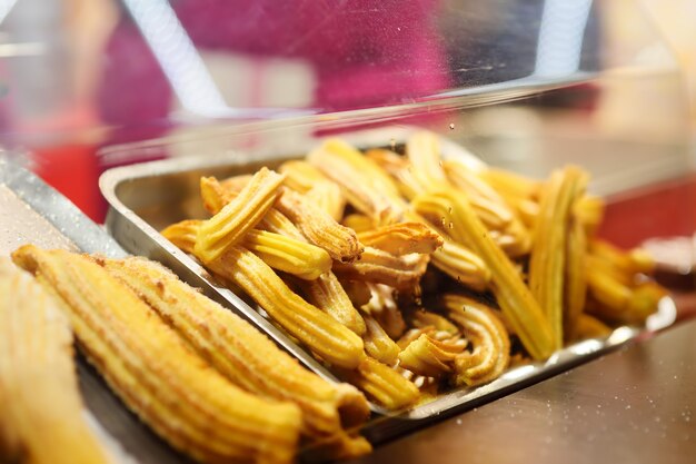 Churros nella finestra del caffè