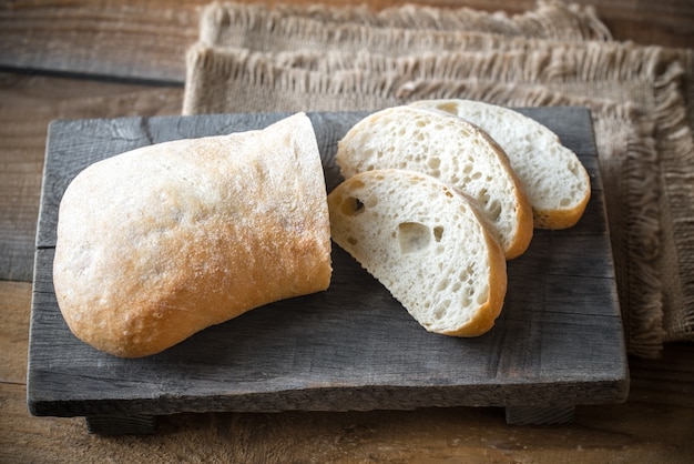 Ciabatta sulla tavola di legno