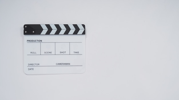 Ciak o ardesia di film utilizzati nella produzione video, nell'industria cinematografica e cinematografica. È di colore bianco su sfondo di carta.