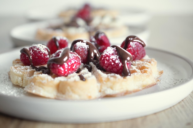 Cialde dolci con lamponi e banane