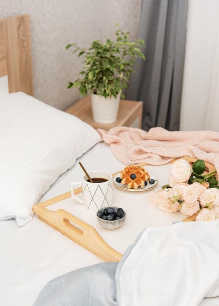 Cialde viennesi e caffè a letto. Colazione mattutina.