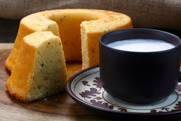 Ciambella al forno con torta e caffè