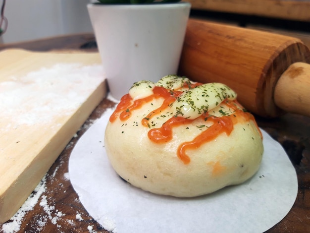 Ciambella Ciambella Donat con uovo sosis salsiccia e mozzarella