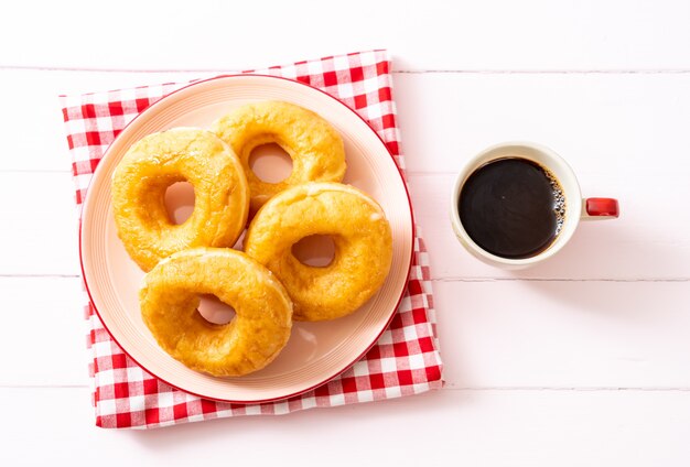 ciambella con caffè nero