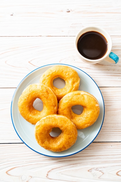 ciambella con caffè nero