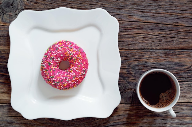 Ciambella e tazza di caffè