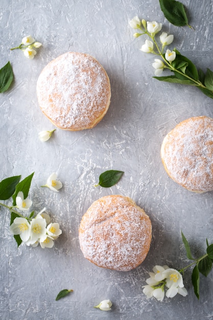 Ciambelle berlinesi al gelsomino