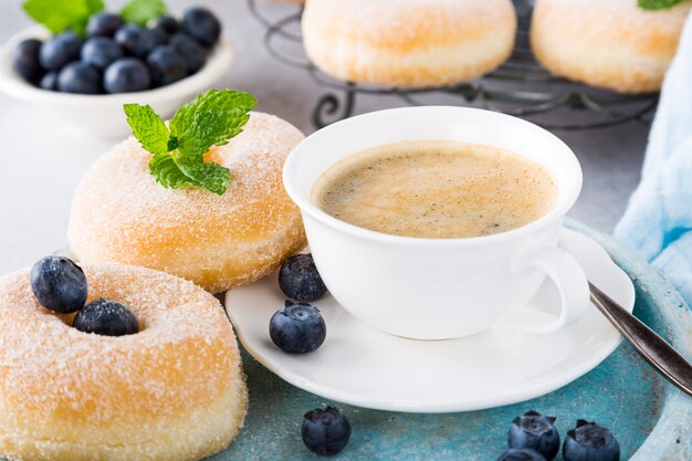 Ciambelle fatte in casa con zucchero