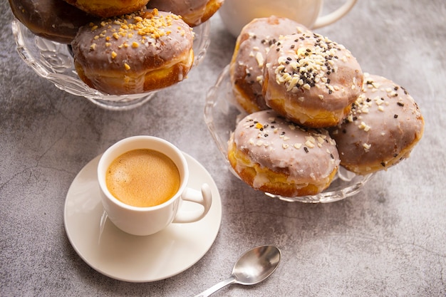 Ciambelle Paczki polacche fatte in casa gourmet con caffè