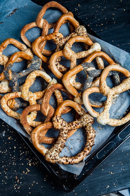 Ciambelline salate o bagel morbidi fatti in casa preparati freschi