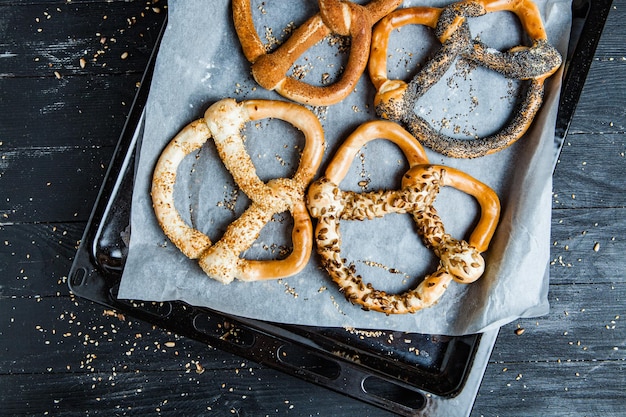 Ciambelline salate o bagel morbidi fatti in casa preparati freschi