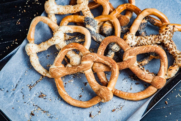 Ciambelline salate o bagel morbidi fatti in casa preparati freschi