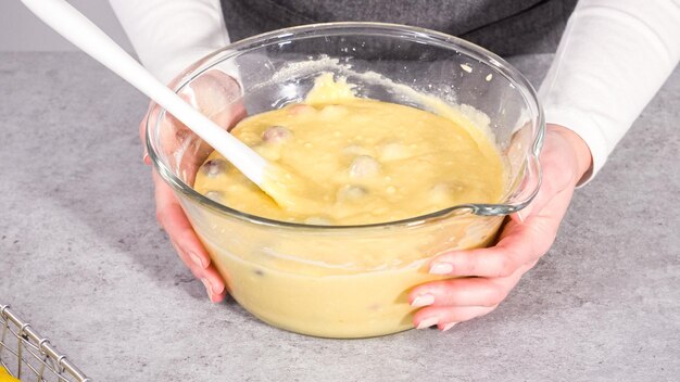 Ciambellone al limone e mirtilli rossi