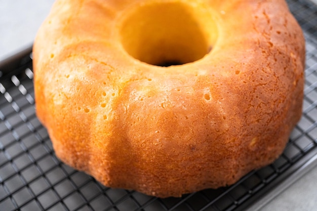 Ciambellone al limone e mirtilli rossi