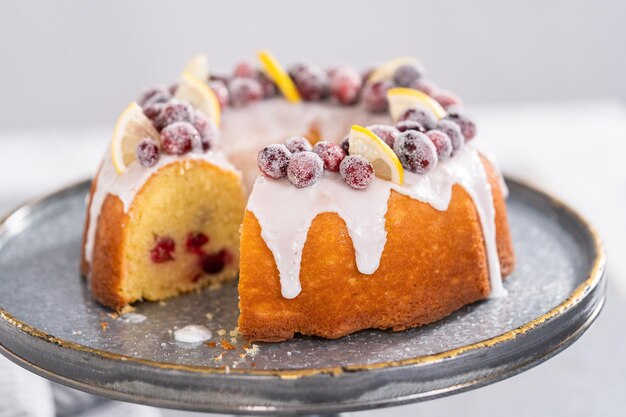 Ciambellone al limone e mirtilli rossi