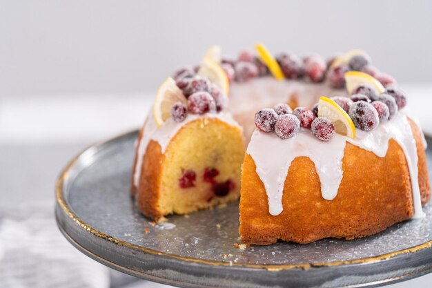 Ciambellone al limone e mirtilli rossi