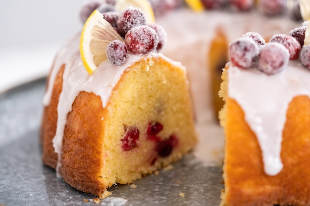 Ciambellone al limone e mirtilli rossi