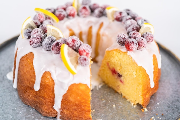 Ciambellone al limone e mirtilli rossi