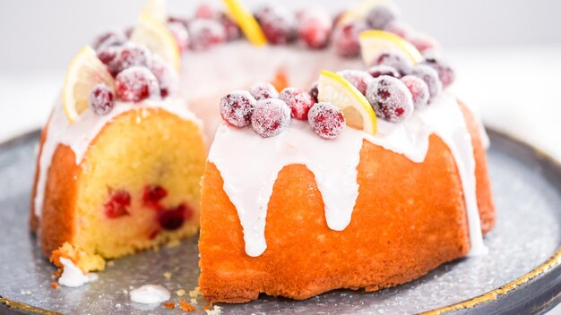 Ciambellone al limone e mirtilli rossi