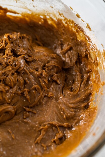 Ciambellone al pan di zenzero con ripieno al caramello